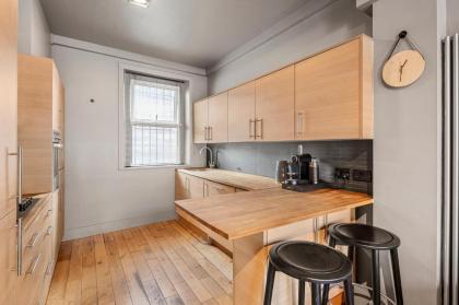 Spacious Home on Chapel Market - image 2
