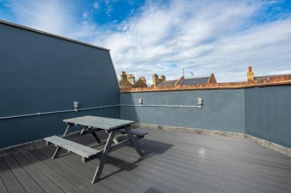 Spacious Home on Chapel Market - image 4