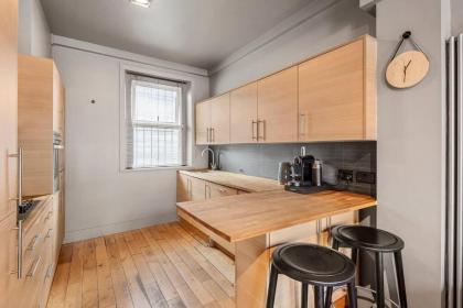Spacious Home on Chapel Market - image 8