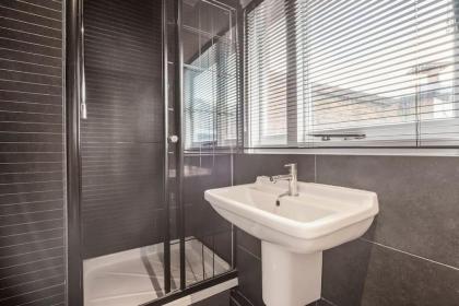 Spacious Home on Chapel Market - image 9