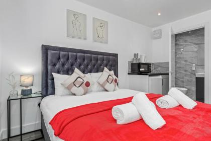 Impeccable Ensuite Room in Finsbury Park LondonN19 - image 10