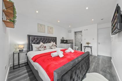 Impeccable Ensuite Room in Finsbury Park LondonN19 - image 2