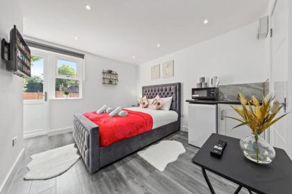 Impeccable Ensuite Room in Finsbury Park LondonN19 - image 4