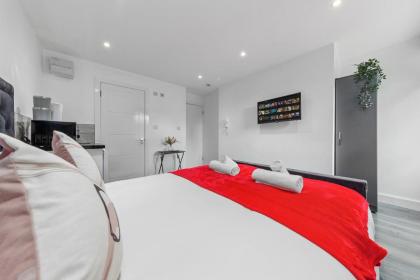 Impeccable Ensuite Room in Finsbury Park LondonN19 - image 6