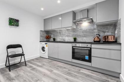 Impeccable Ensuite Room in Finsbury Park LondonN19 - image 9