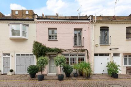 Charming 3BR mews house