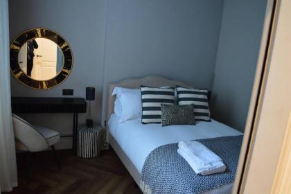 Stunning 2 Bedroom Apartment in London's Chelsea - image 10