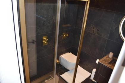 Stunning 2 Bedroom Apartment in London's Chelsea - image 12