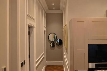 Stunning 2 Bedroom Apartment in London's Chelsea - image 13