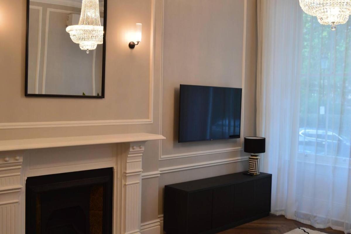 Stunning 2 Bedroom Apartment in London's Chelsea - image 3