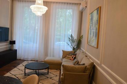 Stunning 2 Bedroom Apartment in London's Chelsea - image 5