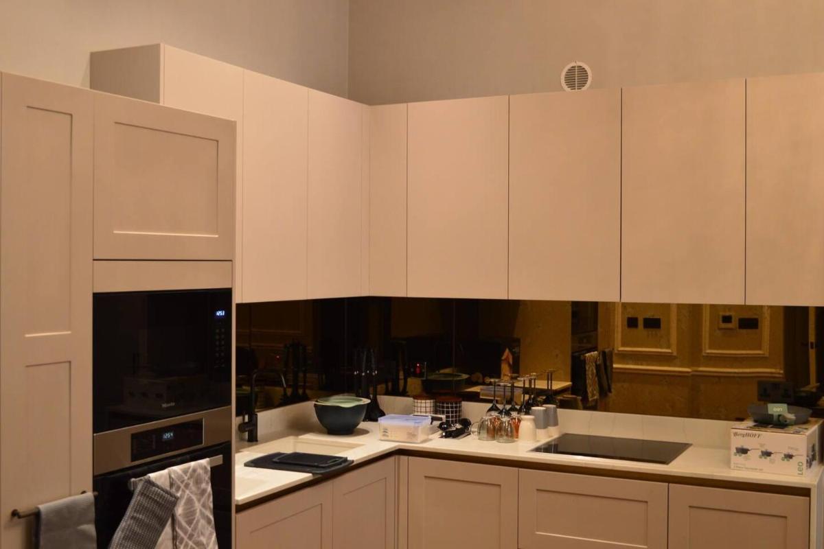 Stunning 2 Bedroom Apartment in London's Chelsea - image 6