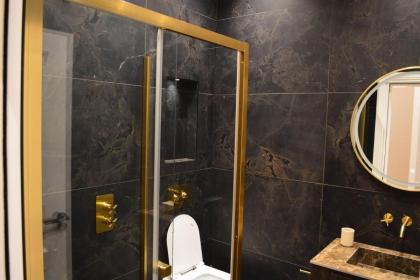 Stunning 2 Bedroom Apartment in London's Chelsea - image 9