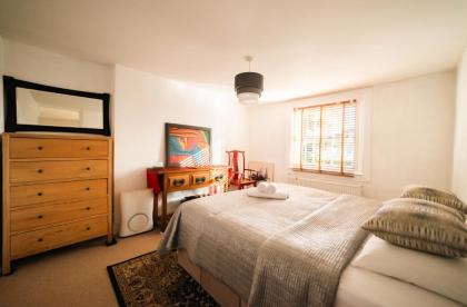 Stylish 2 Bedroom Flat in Camden Town - image 11