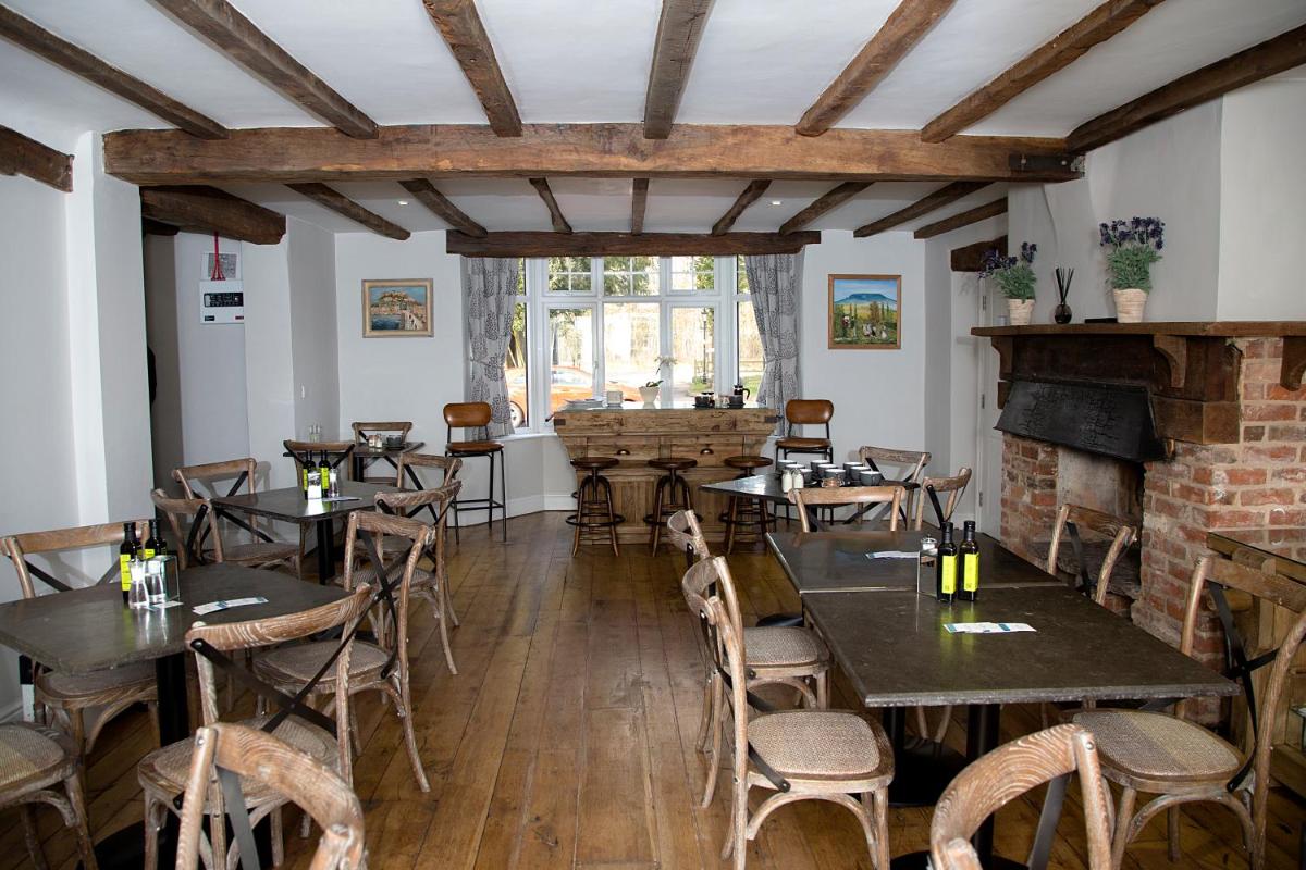 The Maple Manor Hotel - image 5