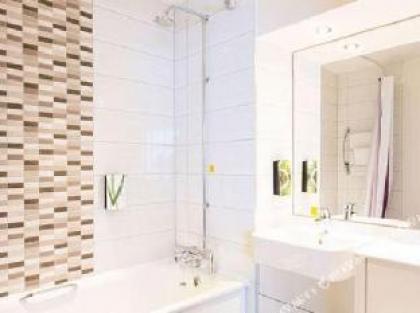 Premier Inn London Twickenham Stadium - image 5
