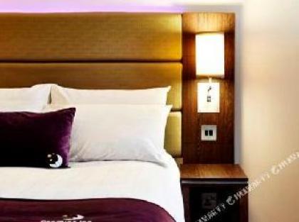 Premier Inn London Twickenham Stadium - image 7