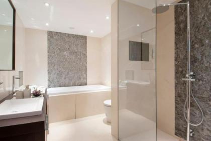 Mayfair Penthouse with Rooftop facing Hyde Park - image 12