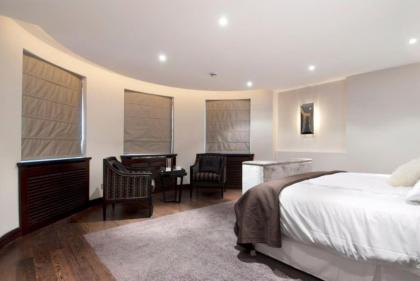Mayfair Penthouse with Rooftop facing Hyde Park - image 13