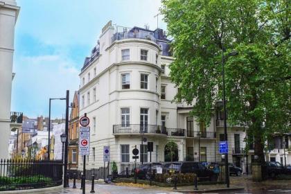 Mayfair Penthouse with Rooftop facing Hyde Park - image 14