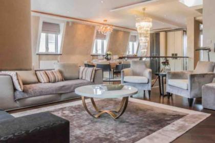 Mayfair Penthouse with Rooftop facing Hyde Park - image 18
