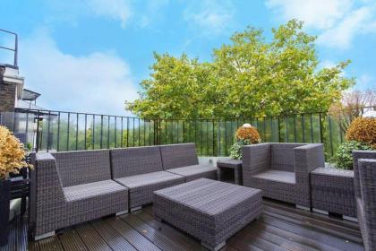 Mayfair Penthouse with Rooftop facing Hyde Park - image 6