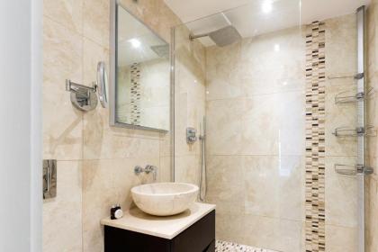 The Fulham Collection - image 4