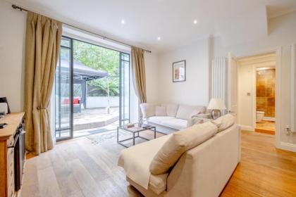 Gorgeous 2BD Flat with Patio - South Kensington! - image 14