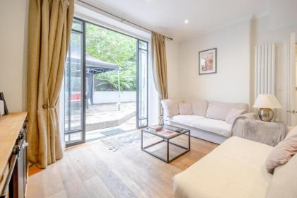 Gorgeous 2BD Flat with Patio - South Kensington! - image 18