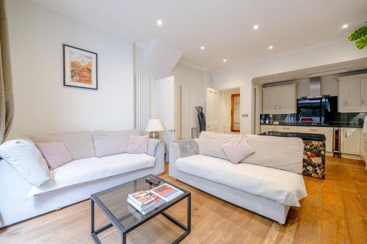 Gorgeous 2BD Flat with Patio - South Kensington! - image 6