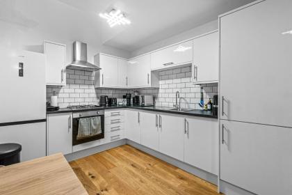 Londwell Chic Hyde Park Mews House - image 10
