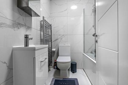 Londwell Chic Hyde Park Mews House - image 16