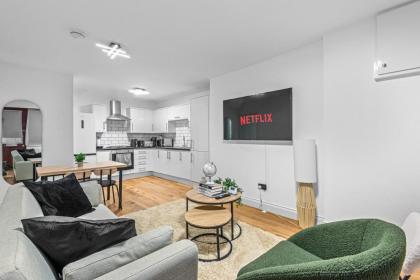 Londwell Chic Hyde Park Mews House - image 19
