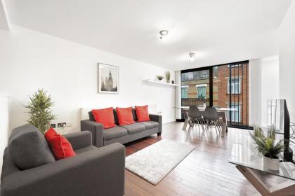 2 bed/2 bathroom apartment in heart of Shoreditch!