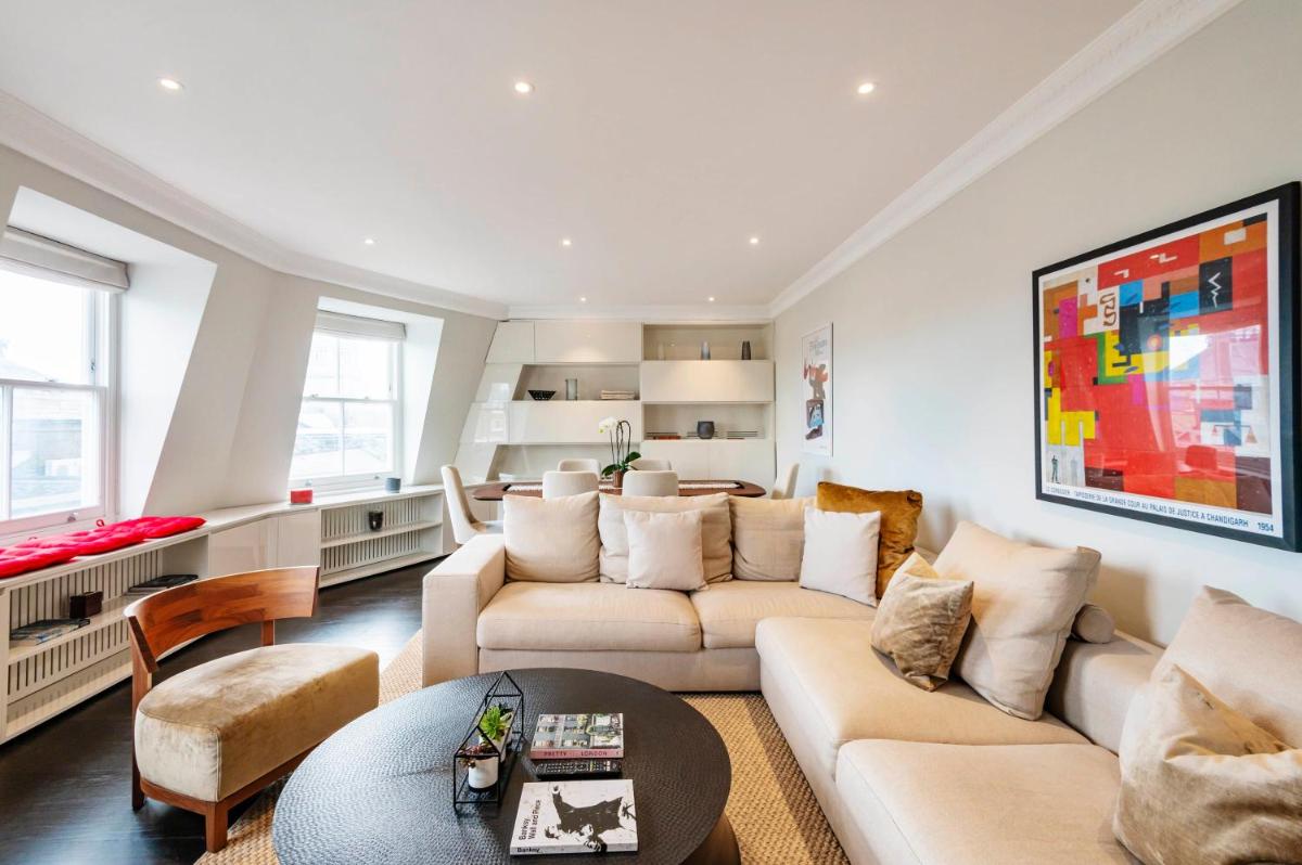 Luxury 2 bed in front of Museums - main image