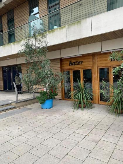 Ravishing Riverside 2-Bed Rental in Canary Wharf