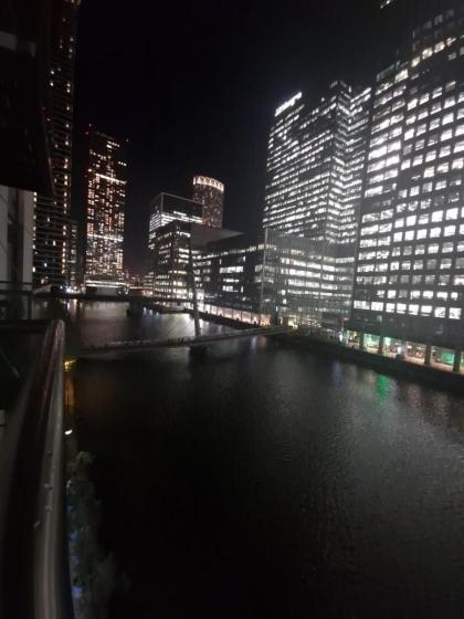 Ravishing Riverside 2-Bed Rental in Canary Wharf - image 19