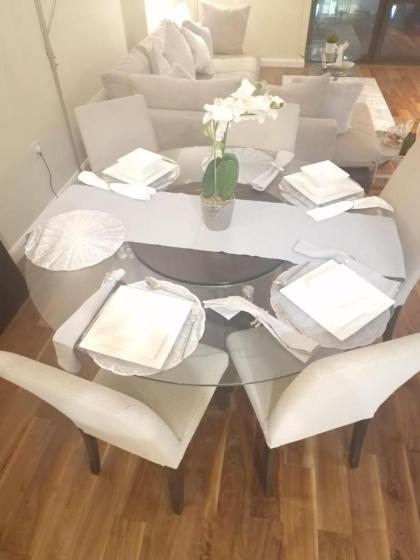 Ravishing Riverside 2-Bed Rental in Canary Wharf - image 29