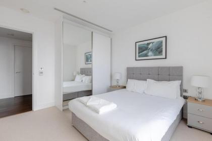 Chic 1BD Flat wViews of the Shard - South Quay!