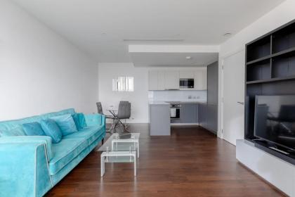 Chic 1BD Flat wViews of the Shard - South Quay! - image 12