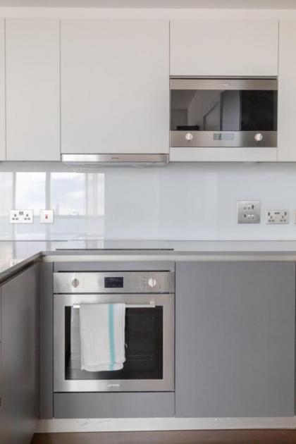 Chic 1BD Flat wViews of the Shard - South Quay! - image 18