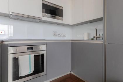 Chic 1BD Flat wViews of the Shard - South Quay! - image 19