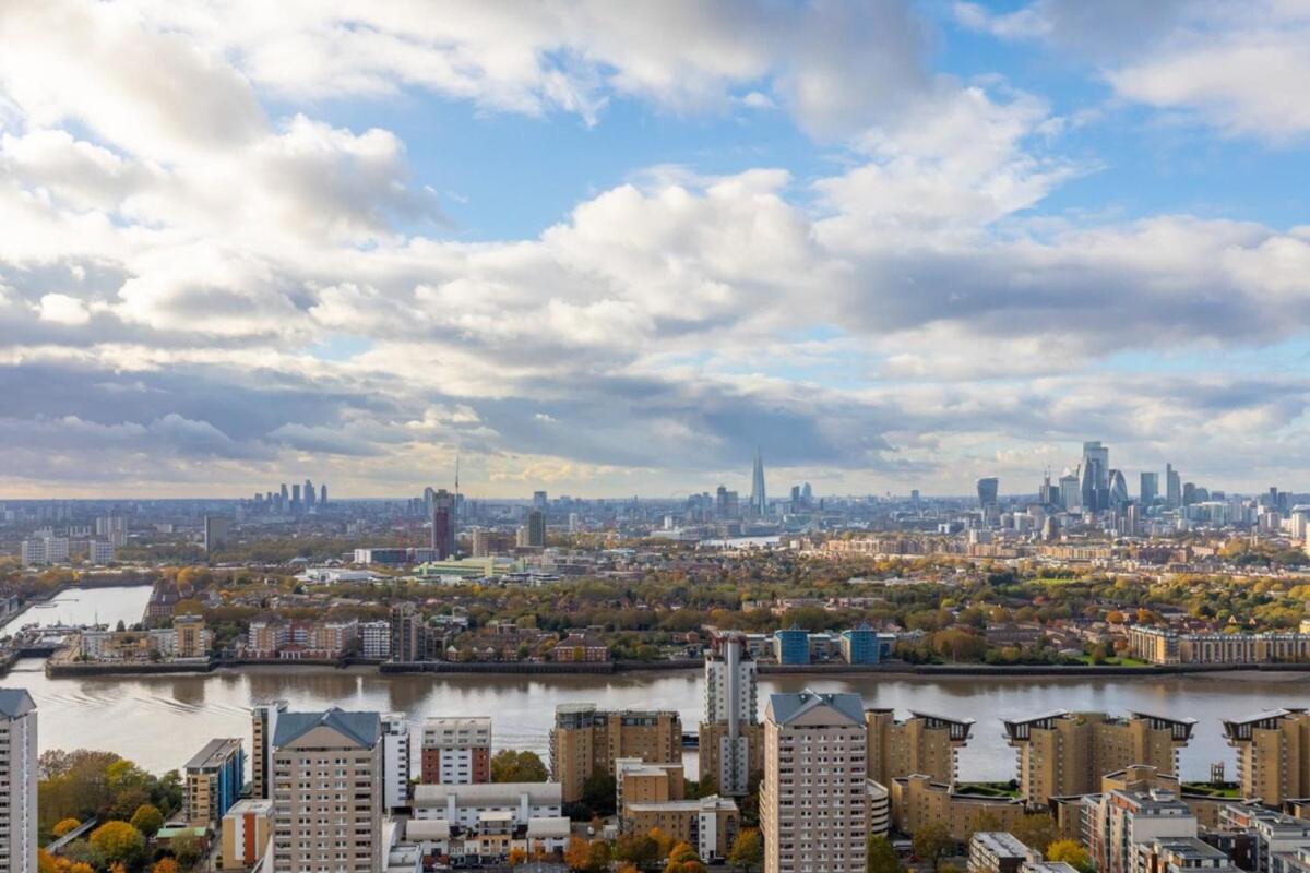 Chic 1BD Flat wViews of the Shard - South Quay! - image 2