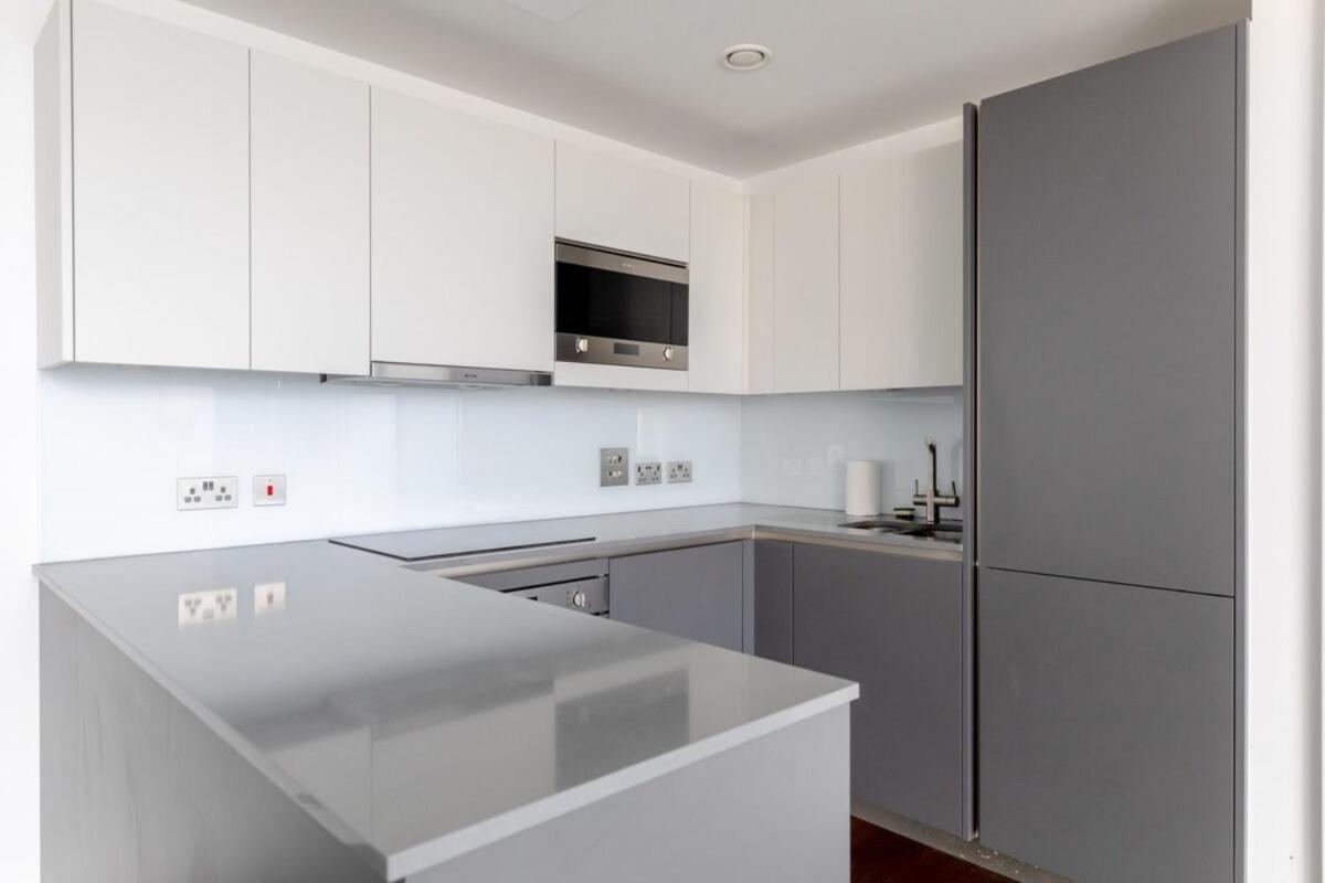 Chic 1BD Flat wViews of the Shard - South Quay! - image 5