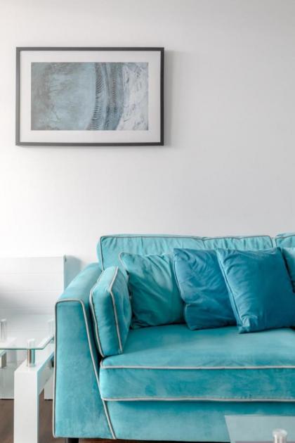 Chic 1BD Flat wViews of the Shard - South Quay! - image 6
