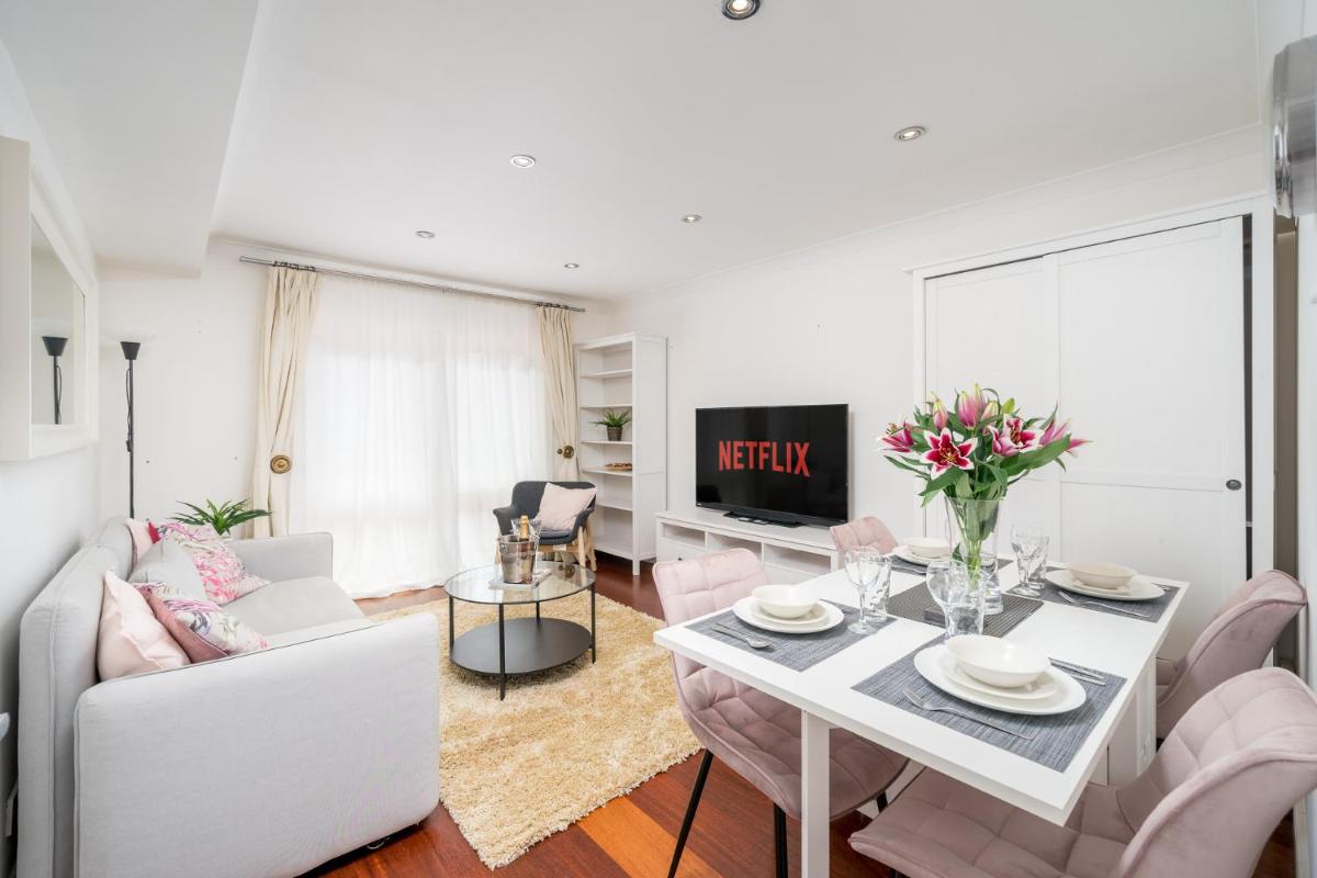 Charming 2Bed Duplex Apartment w/parking - main image