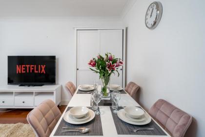 Charming 2Bed Duplex Apartment w/parking - image 11