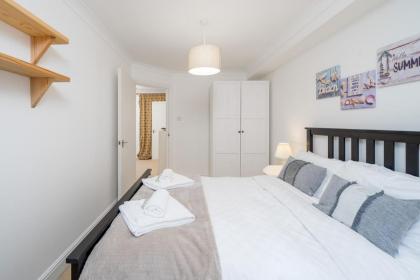 Charming 2Bed Duplex Apartment w/parking - image 16