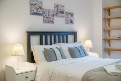 Charming 2Bed Duplex Apartment w/parking - image 6