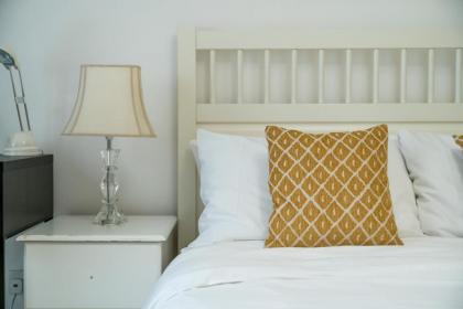 Charming 2Bed Duplex Apartment w/parking - image 9